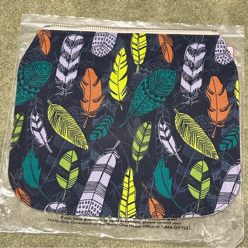 Studio Thirty-One Crossbody Flap Falling Feathers